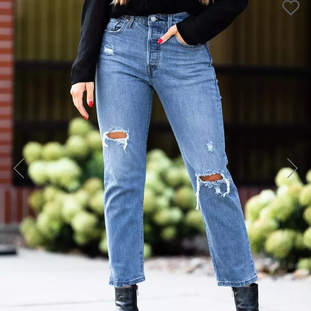 Distressed mom jean